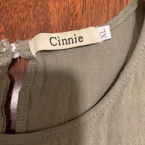 *2 for $10 item* Set of two tank tops - Picture 4 of 10